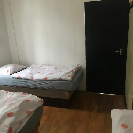 Hostel The Ugly Red *