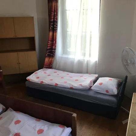 Hostel The Ugly Red Siofok